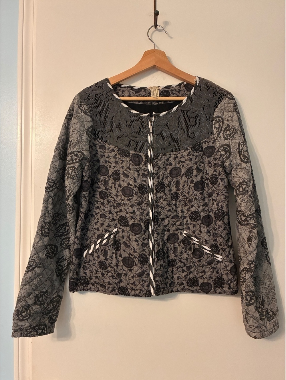 Gimmicks by BKE Mixed Print Quilted Crochet Jacket Women’s Medium